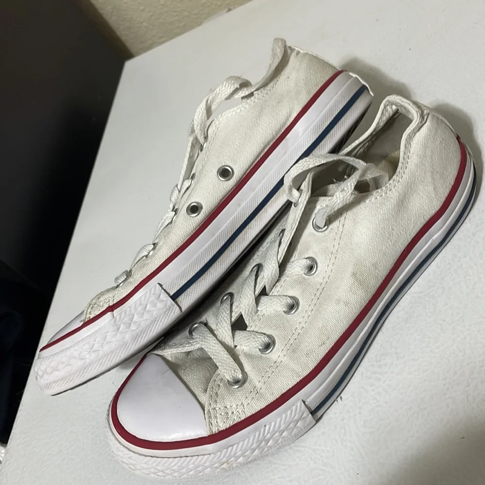 COPY - Converse Youth White All Star Sneakers. Good Condition. Size 3.